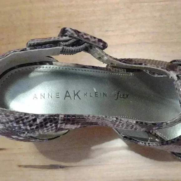 Anne Klein‎ iflex faux snake skin heels size 7M - Picture 5 of 6